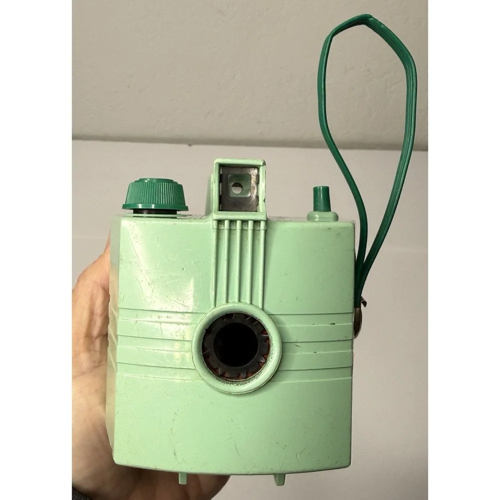 Vintage Imperial Savoy Box Camera 1950s Pictures Photos Artist Green Made In USA